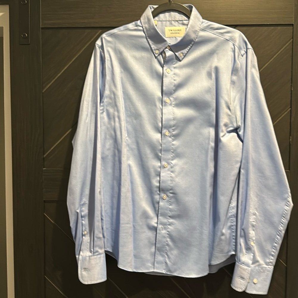 Light blue new twillory m/l button down.
